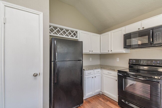 Building Photo - 7755 Springville Dr
