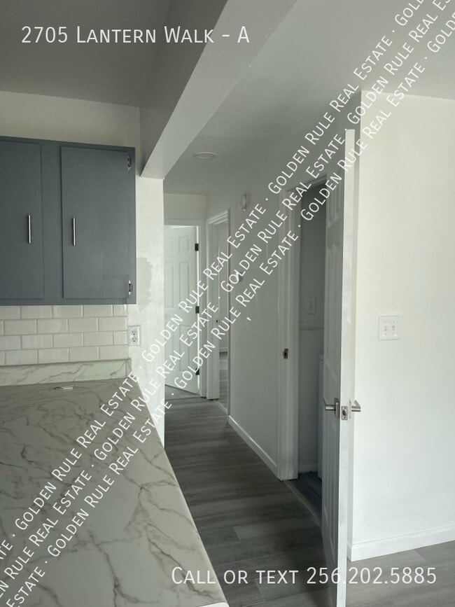 Building Photo - 2705 Lantern Walk SE