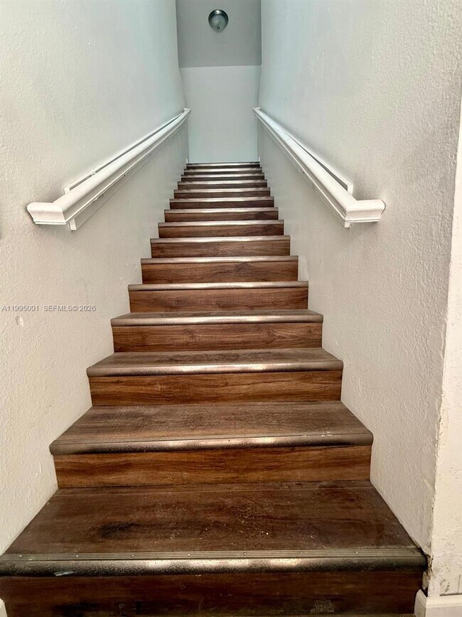 Building Photo - 423 N Lane St