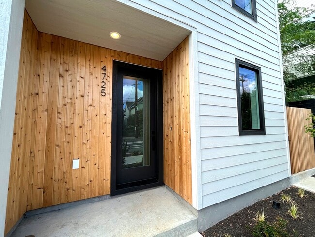 Building Photo - Newly Built Townhome-Style Unit with Laundry, A/C, Private Patio!