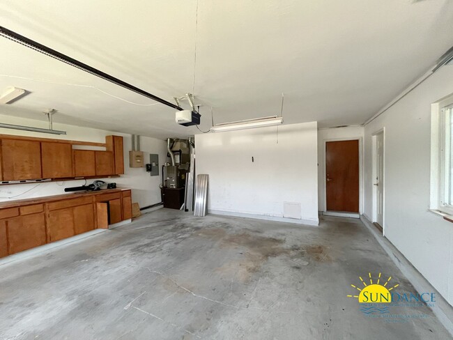 Building Photo - Sparkling Pool Oasis 3 Bedroom + Flex Spac...