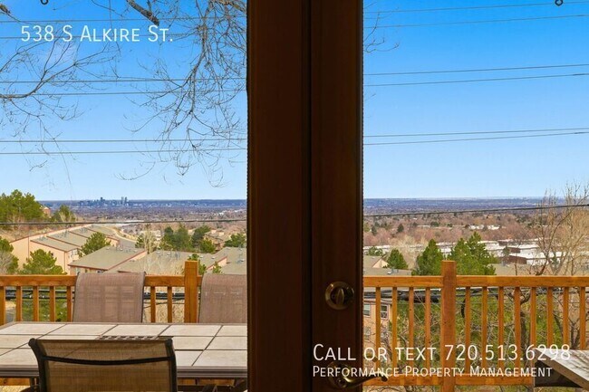 Building Photo - 538 S Alkire St