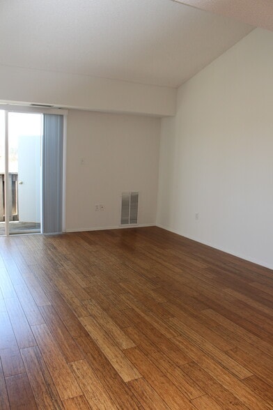 Building Photo - 812 Aspen Dr