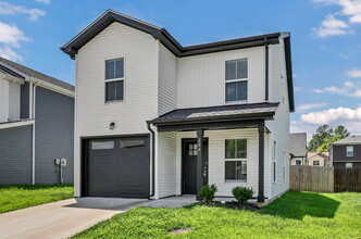 Building Photo - Beautiful 3-bed, 2.5-bath home with a bright, open floor plan.