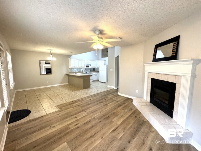 Building Photo - 9964 Hollowbrook Ave