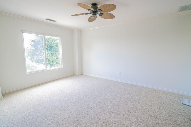 Building Photo - Bella Ventana 3 Bedroom Rental Home in Valencia!