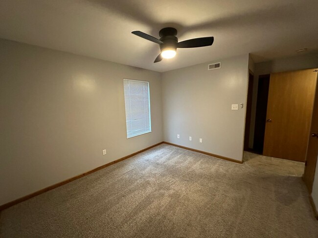 Building Photo - Spacious Open Floor Plan in the Popular Tr...