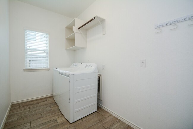Building Photo - 232 Clementine Ct