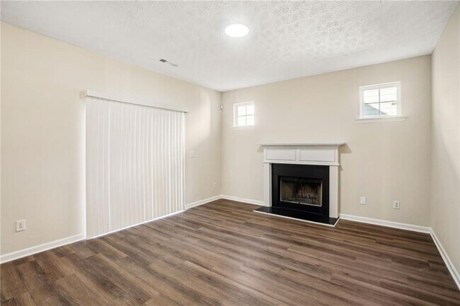 Building Photo - 4593 Parkway Cir