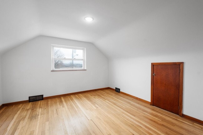 Building Photo - Don’t miss this! Beautifully RENOVATED 3 bedroom in Stowe!!