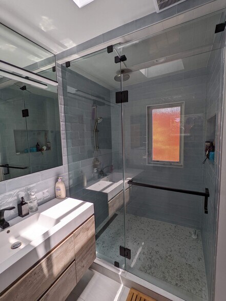 Building Photo - 820 46th St