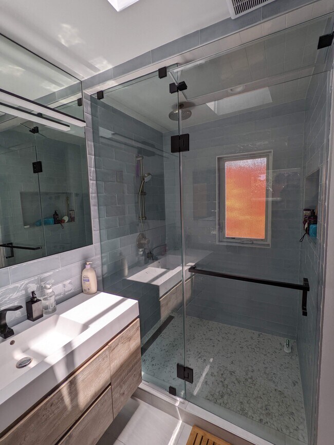 Building Photo - 820 46th St