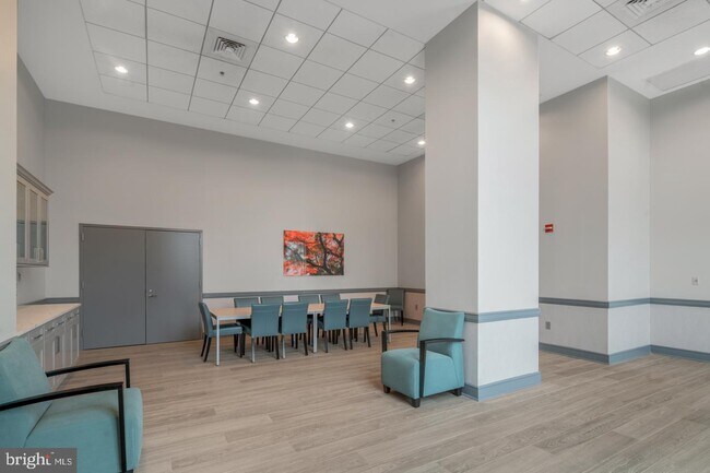 Building Photo - 901 N Penn St