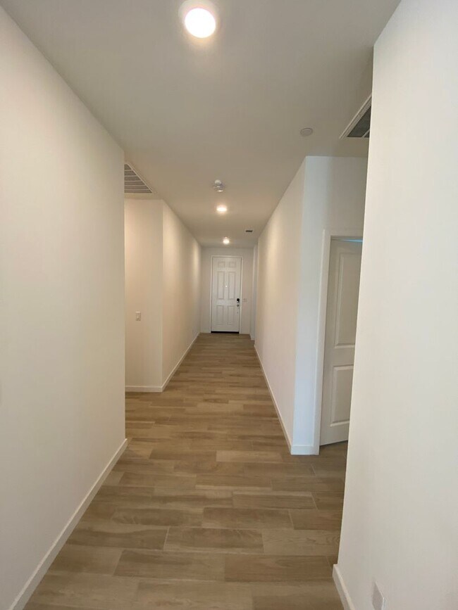 Building Photo - Beautiful Home with Solar