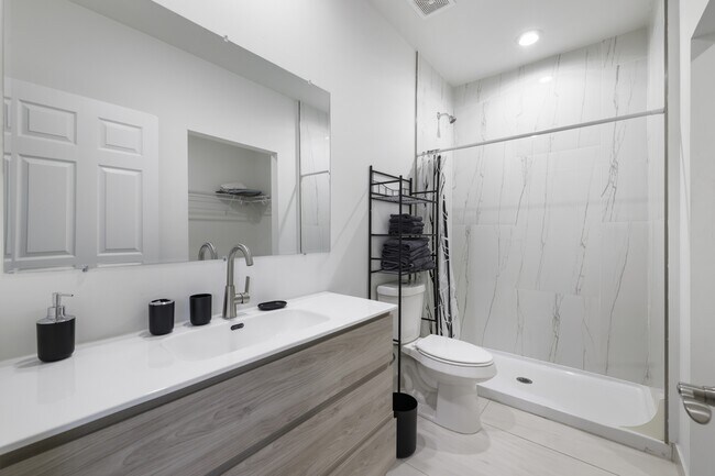 Building Photo - 674 Windermere Dr