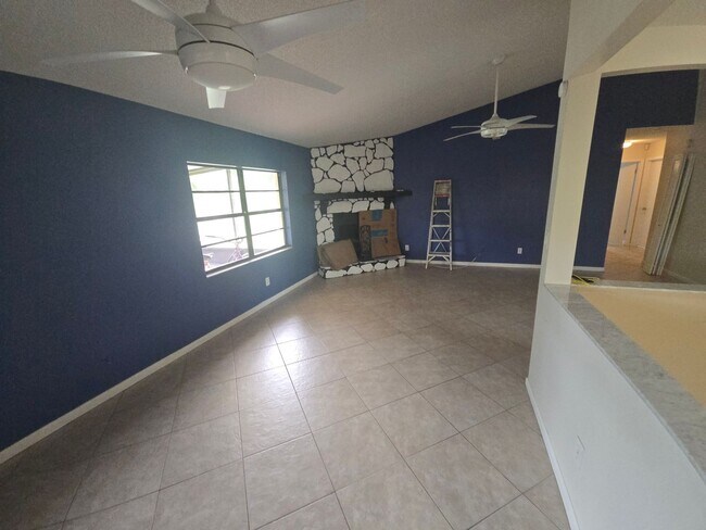 Building Photo - Solar Energy 3/2 Home in Riverview, FL.