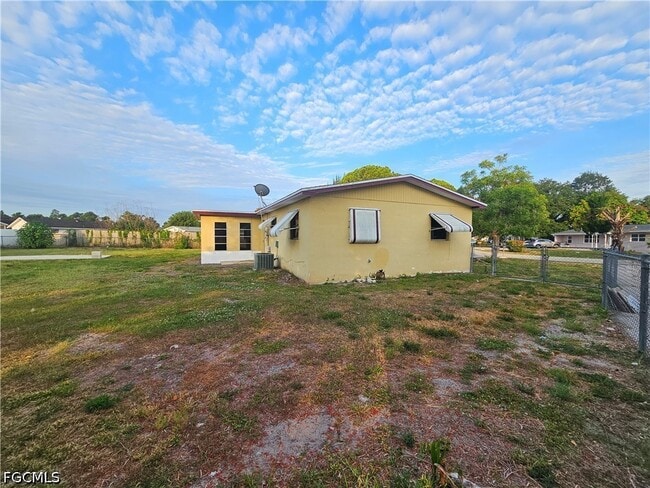 Building Photo - 423 Morgan Cir S