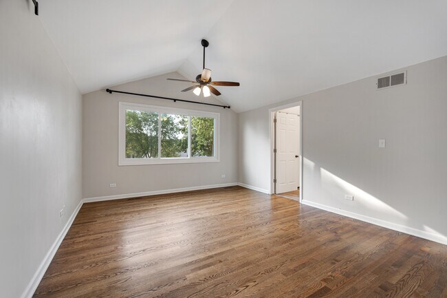 Building Photo - 615 Chester Ct E