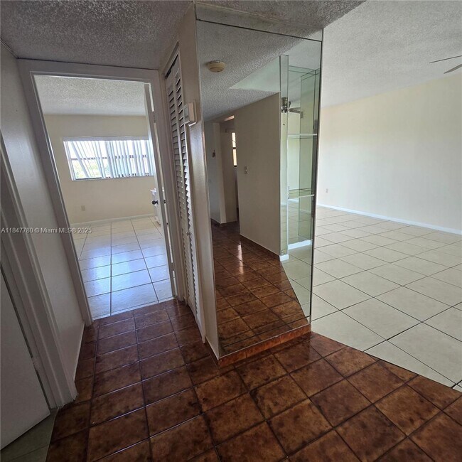 Building Photo - 1800 W 54th St