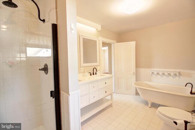 Building Photo - 44 Fulton Ave