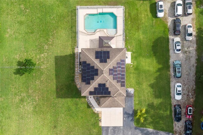 Building Photo - 17125 35th Pl N