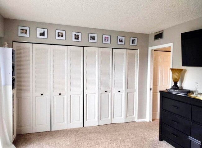 Building Photo - 209 Suffolk F