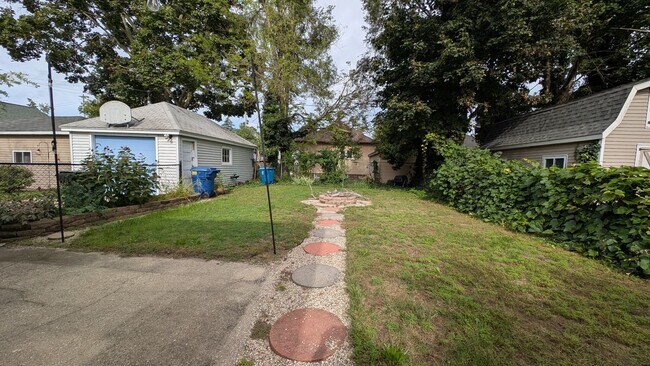 Building Photo - 1284 Montgomery Ave