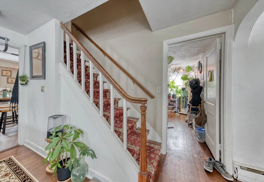 Building Photo - 291 Mansfield Ave