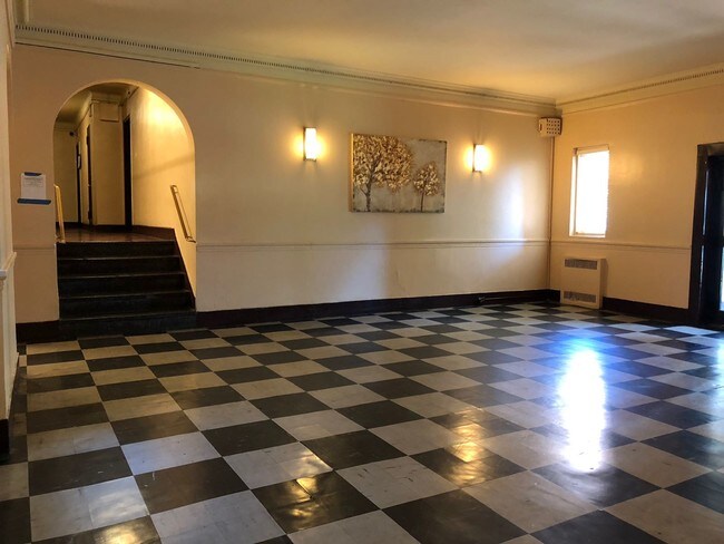 Building Photo - 10-12 Nameoke St