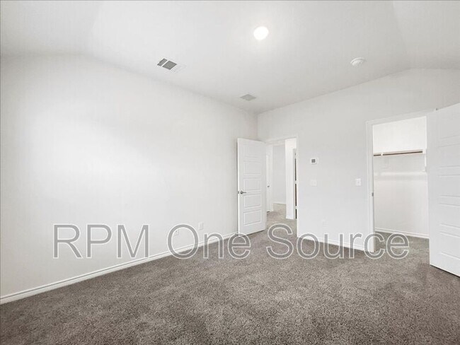 Building Photo - 4009 Savoy Wy