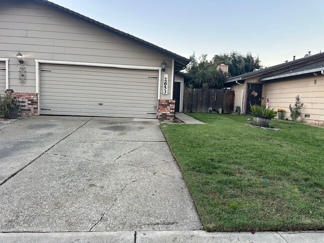 Building Photo - Desirable Duplex Unit with Lincoln Schools