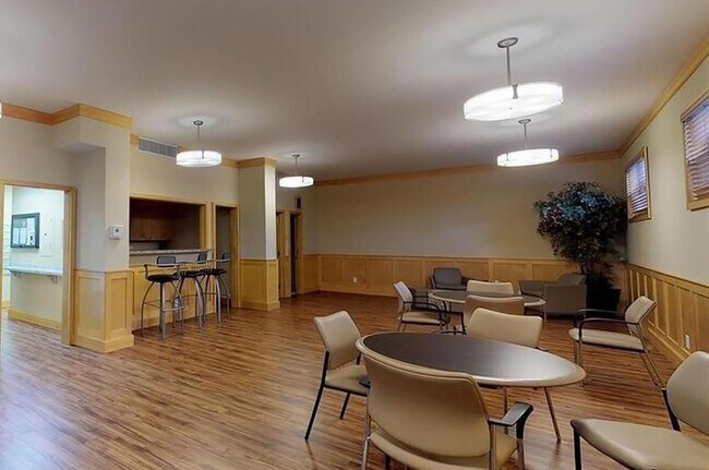 Building Photo - 800 NE 195th St