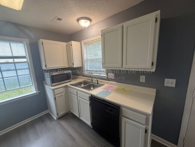 Building Photo - 208 Hammond Dr