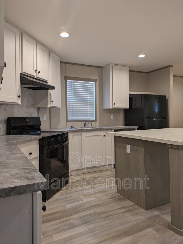 Building Photo - 4950 W Farm Rd 156