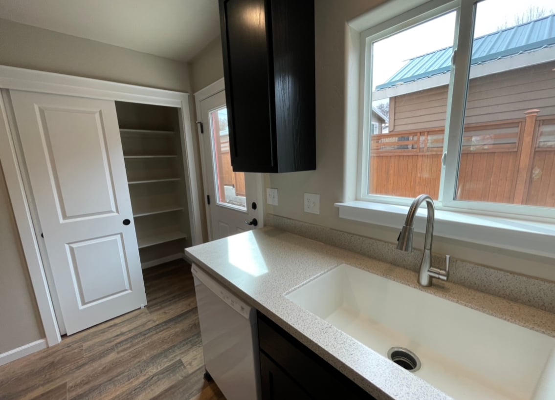 Kitchen pantry - 1005 Prospect St