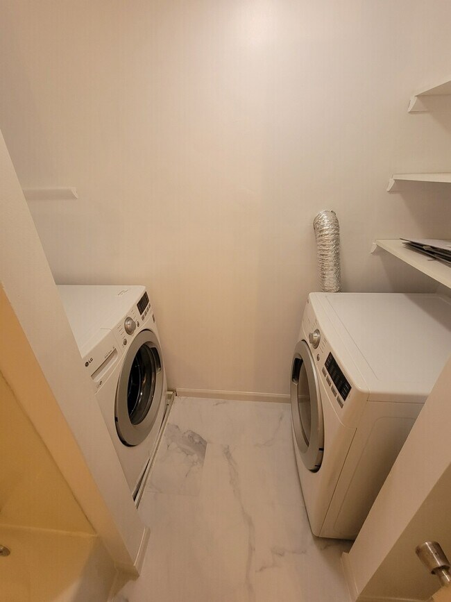 Building Photo - 175 Cranbrooke Dr