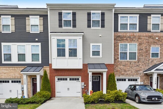 Building Photo - 1306 Hawk Hollow Dr