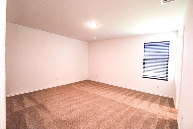 Building Photo - ************Move In Special- 2 WEEKS FREE!!!!************