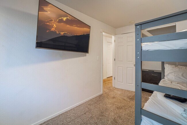 Building Photo - 1550 Carousel Ct