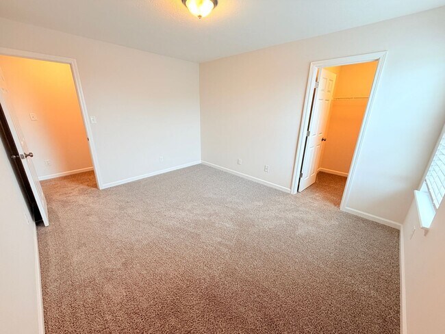 Building Photo - 4030 Omaha Dr