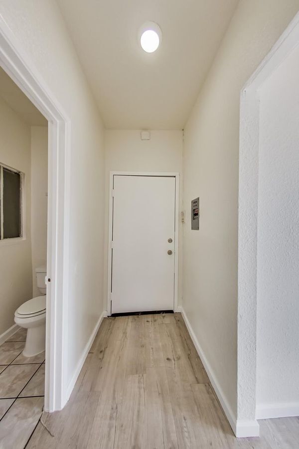 Building Photo - Updated Apartment near BART - 1 Month Free!