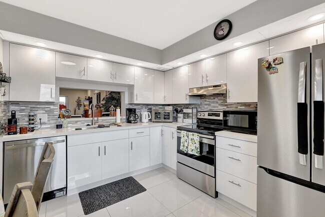 Building Photo - 1401 SW 128th Terrace