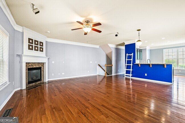 Building Photo - 600 Coligny Ct