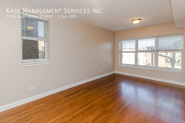 Building Photo - 1744 E 69th St