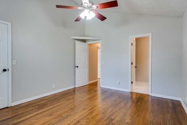 Building Photo - 3 Bed 2 Bath w/bonus room and fence for $2...