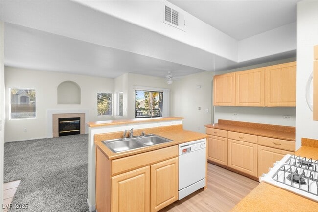 Building Photo - 8250 N Grand Canyon Dr