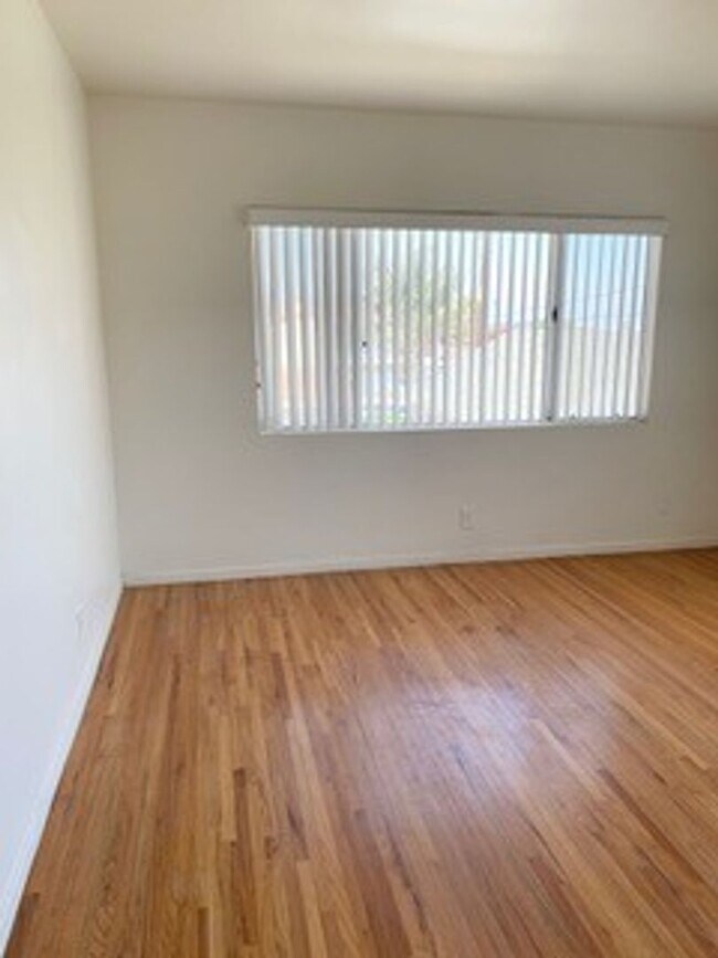 Building Photo - 18th Street