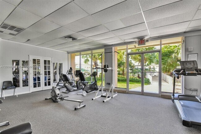 Building Photo - 300 Bayview Dr