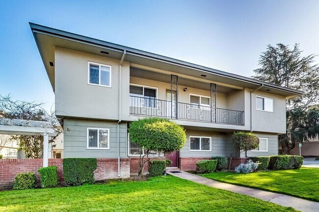 Building Photo - 1549 San Carlos Ave