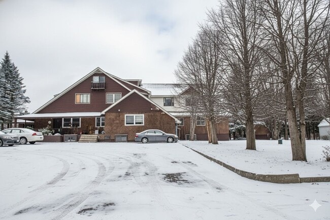 Building Photo - Renovated 1br in Country Setting (All utilities included ex. electric)